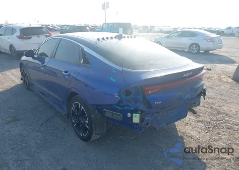 2022 Kia K5 Gt-Line z USA, uszkodzony, nr VIN 5XXG64J2XNG138476